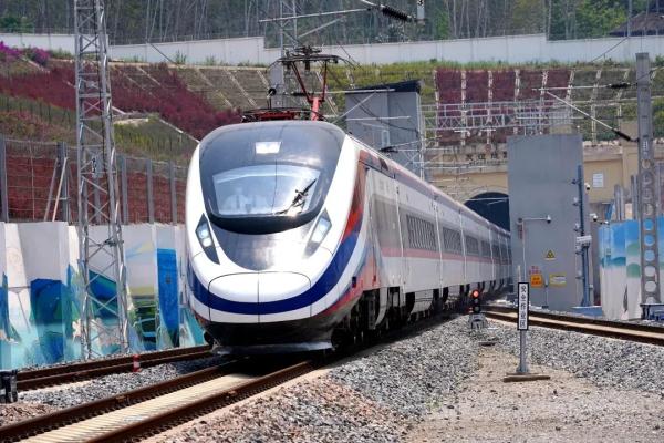 中老铁路实施新的列车运行图:坐动车去老挝更快了! 中老铁路实施新的列车运行图:坐动车去老挝更快了!