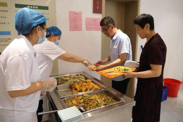 河北承德双桥区:社区食堂让老年人吃饭不再难 河北承德双桥区:社区食堂让老年人吃饭不再难
