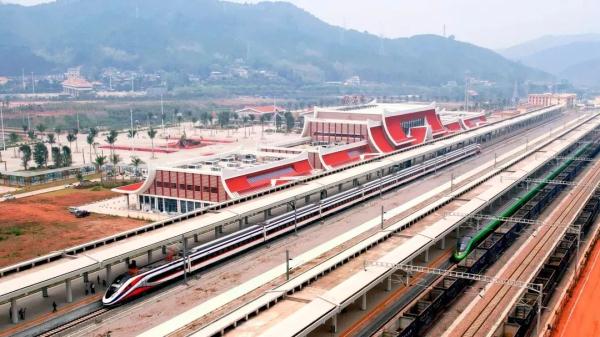 中老铁路实施新的列车运行图:坐动车去老挝更快了! 中老铁路实施新的列车运行图:坐动车去老挝更快了!