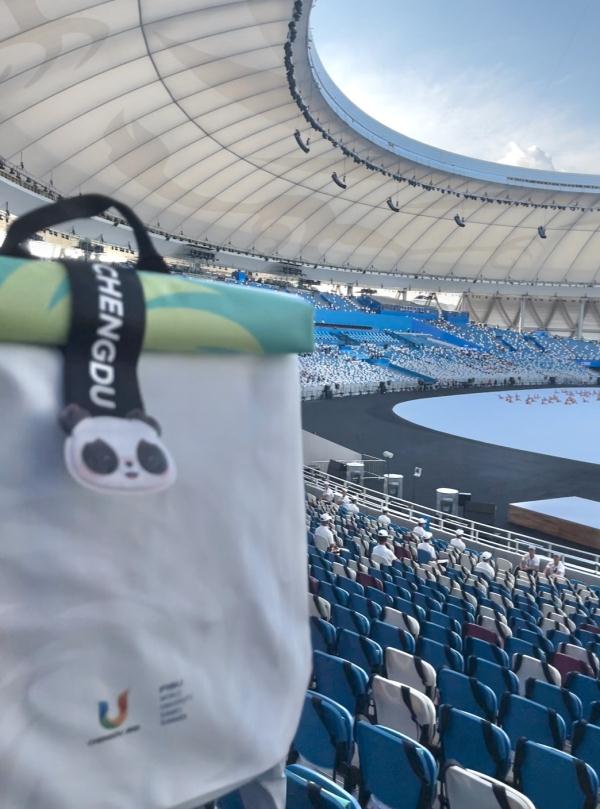 成都大运会为现场观众准备了蓉宝背包 网友：太想拥有了