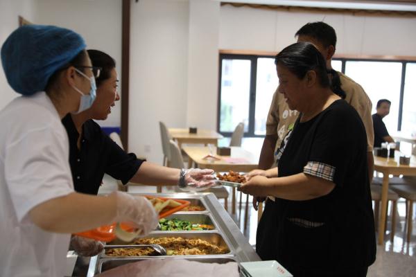 河北承德双桥区:社区食堂让老年人吃饭不再难 河北承德双桥区:社区食堂让老年人吃饭不再难