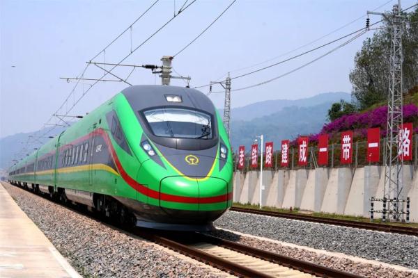 中老铁路实施新的列车运行图:坐动车去老挝更快了! 中老铁路实施新的列车运行图:坐动车去老挝更快了!