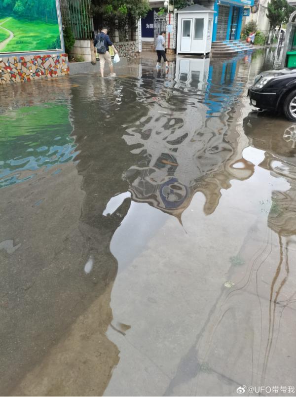 暴雨袭城！今早昆明多条道路淹水断交，最新情况→