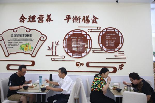 河北承德双桥区:社区食堂让老年人吃饭不再难 河北承德双桥区:社区食堂让老年人吃饭不再难