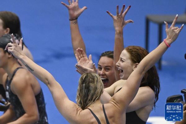 游泳世锦赛｜女子4x200米自由泳接力：澳大利亚队破世界纪录夺冠 中国队获季军