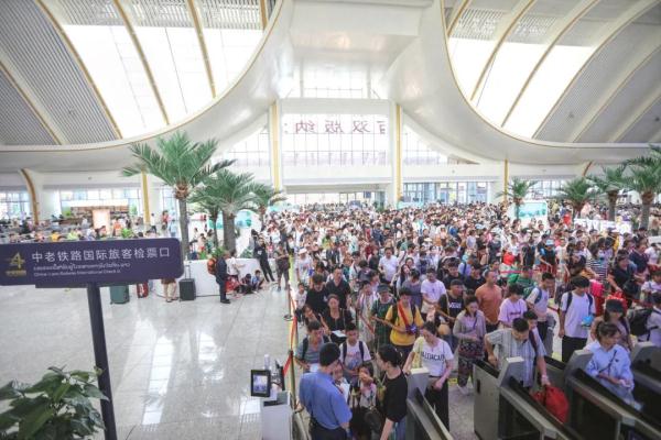 中老铁路实施新的列车运行图:坐动车去老挝更快了! 中老铁路实施新的列车运行图:坐动车去老挝更快了!