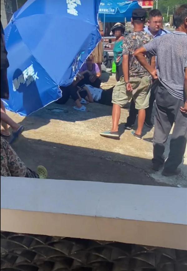 游客摘两个核桃被索赔3000元，当事人亲属：是文玩核桃