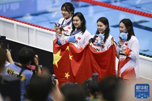 游泳世锦赛｜女子4x200米自由泳接力：澳大利亚队破世界纪录夺冠 中国队获季军