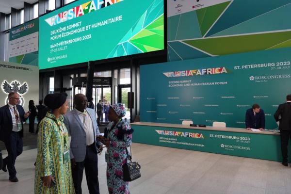 普京：俄罗斯上半年已向非洲供应近1000万吨粮食