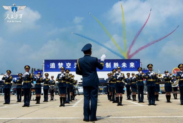 为大国空军执礼，空军军乐团首次亮相空军航空开放活动