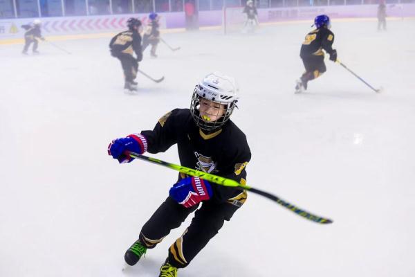 第三届中国青少年冰球联赛西安赛区开赛 第三届中国青少年冰球联赛西安赛区开赛