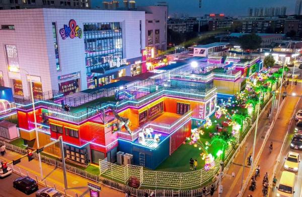 天津的这个夜市，开在了集装箱里