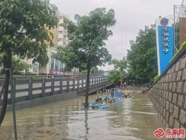 公交停运！部分地铁口关闭！福州多地雨量超300毫米！防暴雨Ⅰ级应急响应启动！