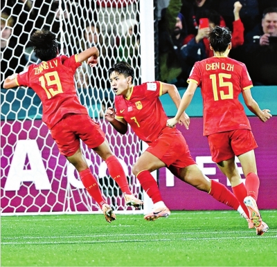 王霜进球!中国女足逆风首胜