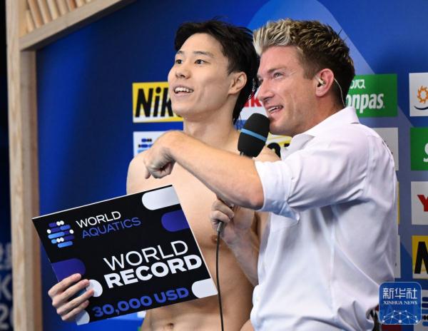 游泳世锦赛丨男子200米蛙泳:覃海洋破世界纪录夺冠 游泳世锦赛丨男子200米蛙泳:覃海洋破世界纪录夺冠