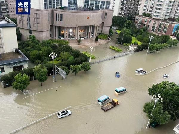 福建福州:暴雨红色预警,部分地区出现内涝 福建福州:暴雨红色预警,部分地区出现内涝