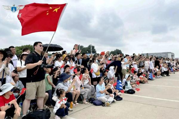 为大国空军执礼，空军军乐团首次亮相空军航空开放活动