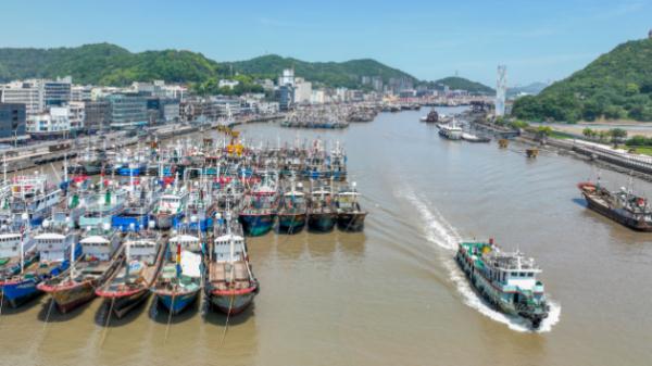 台风“卡努”逐渐向浙江沿海靠近，强度渐强！舟山海域已现巨浪
