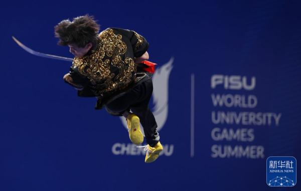 成都大运会 | 中国选手金哲典夺得武术男子刀术冠军