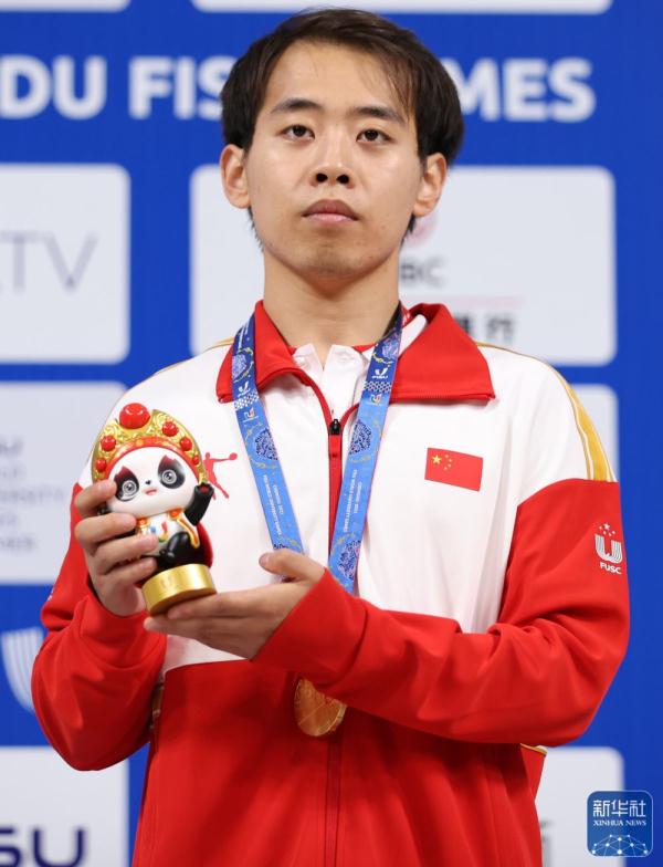 成都大运会 | 中国选手金哲典夺得武术男子刀术冠军