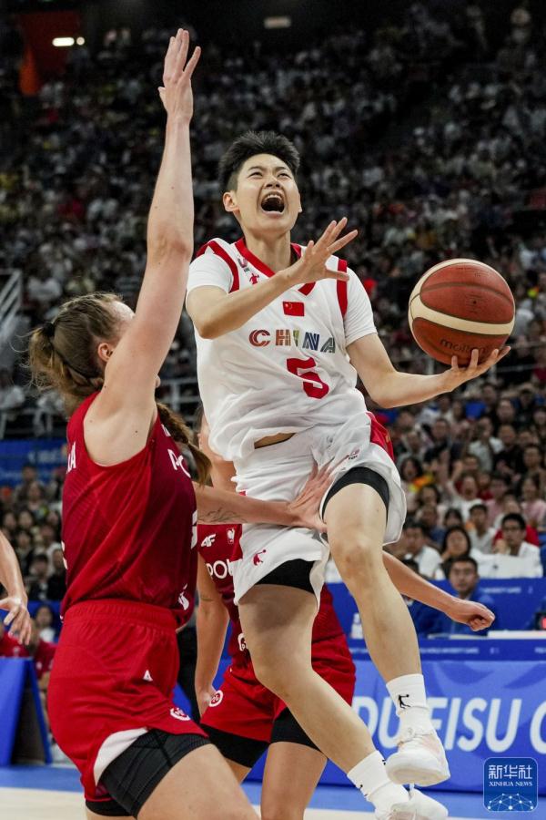 成都大运会 | 篮球女子预赛D组：中国队胜波兰队