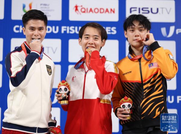 成都大运会 | 中国选手金哲典夺得武术男子刀术冠军