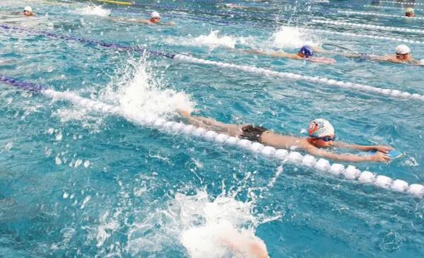 游完泳，10岁孩子连得3种病，甚至有孩子要动手术！医生紧急提醒