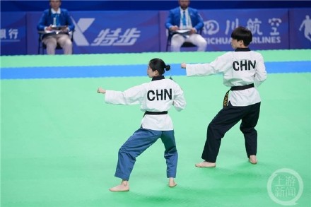 刘思玥、梁婕夺得跆拳道品势混双金牌 系重庆选手首金 刘思玥、梁婕夺得跆拳道品势混双金牌 系重庆选手首金