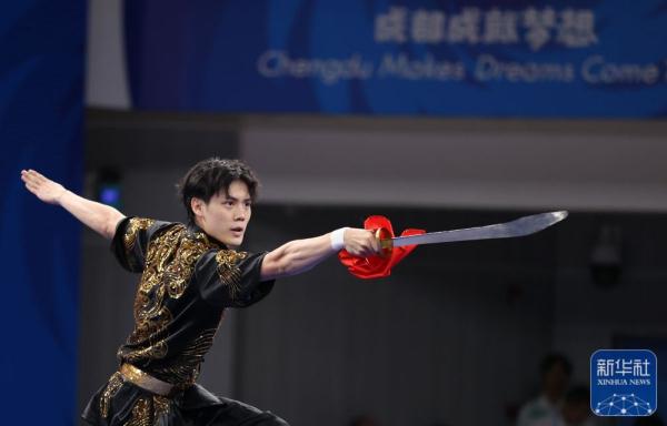 成都大运会 | 中国选手金哲典夺得武术男子刀术冠军