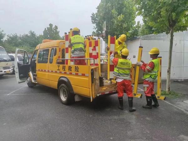 极端暴雨中的北京，被他们牢牢守护！多路记者现场直击——