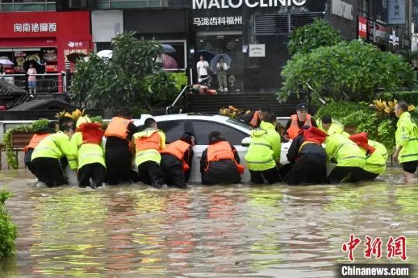 玩“台风梗”?两明星道歉 玩“台风梗”?两明星道歉