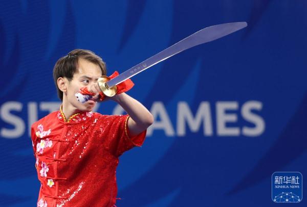 成都大运会 | 中国选手金哲典夺得武术男子刀术冠军