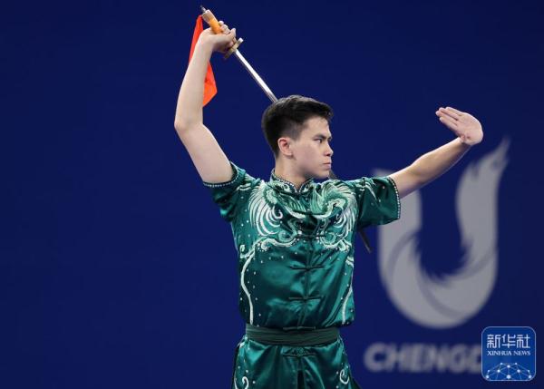 成都大运会 | 中国选手金哲典夺得武术男子刀术冠军