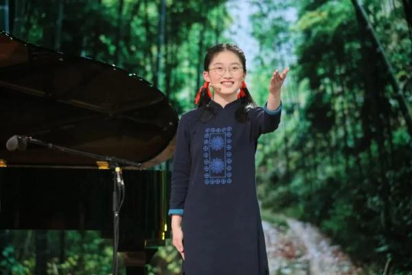 河南“诗词才女”邓雅文,被华东师大录取了! 河南“诗词才女”邓雅文,被华东师大录取了!