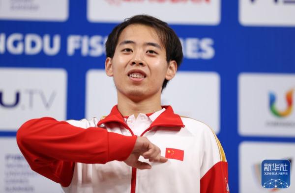 成都大运会 | 中国选手金哲典夺得武术男子刀术冠军