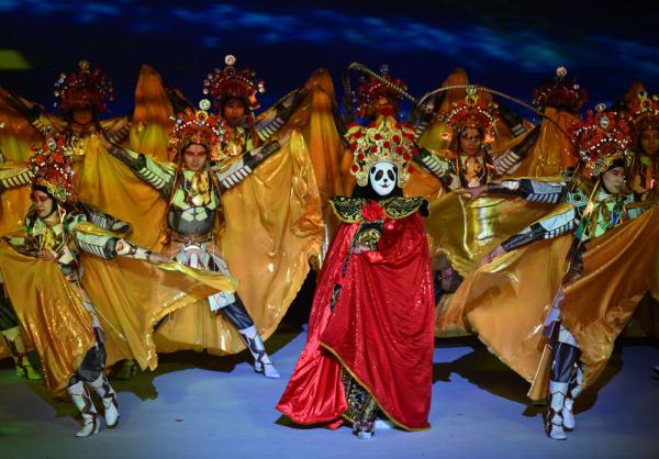 成都大运会|开幕式川剧变脸最后一张是“花花” 成都大运会|开幕式川剧变脸最后一张是“花花”