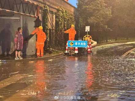 暴雨红色预警中,北京发布9条暴雨预警应对措施 暴雨红色预警中,北京发布9条暴雨预警应对措施