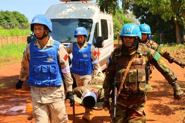 中国第13批赴南苏丹(瓦乌)维和医疗分队高标准完成救治综合演练 中国第13批赴南苏丹(瓦乌)维和医疗分队高标准完成救治综合演练