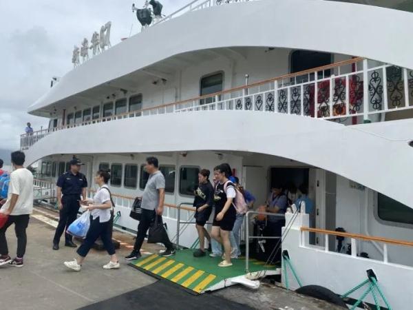 “卡努”路径调整很大，8月2日夜间移入东海，最新位置→