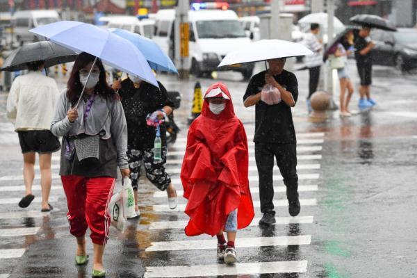 北京:227条公交线路受降雨影响采取停驶等措施 北京:227条公交线路受降雨影响采取停驶等措施