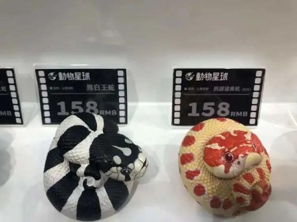 凌晨四点就有人排队，价格可高达数万元……上海这个特别的展览大热