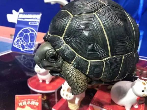凌晨四点就有人排队，价格可高达数万元……上海这个特别的展览大热