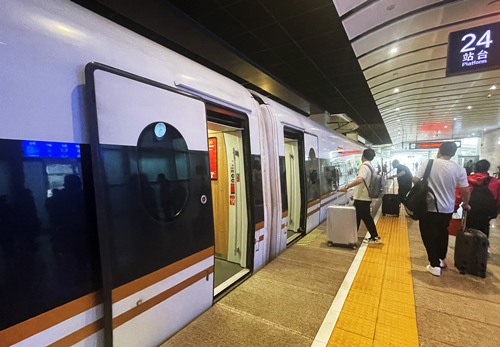 “中国名片”闪耀世界 京津城际见证中国高铁发展 “中国名片”闪耀世界 京津城际见证中国高铁发展