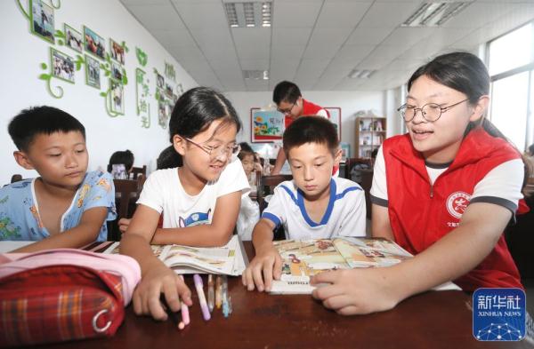 山东即墨:大学生“公益课堂”助力乡村孩子快乐度假 山东即墨:大学生“公益课堂”助力乡村孩子快乐度假