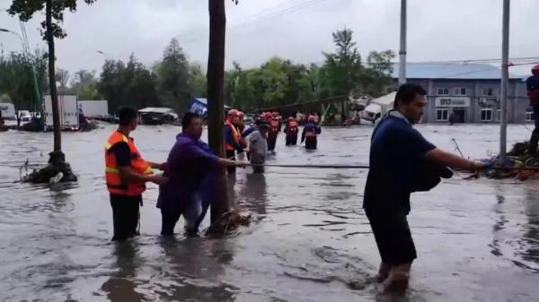 北京房山115人被困洪水中,消防5小时紧张营救! 北京房山115人被困洪水中,消防5小时紧张营救!