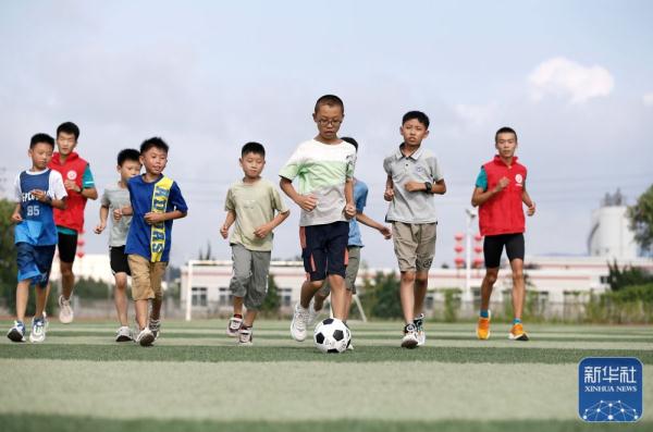 山东即墨:大学生“公益课堂”助力乡村孩子快乐度假 山东即墨:大学生“公益课堂”助力乡村孩子快乐度假