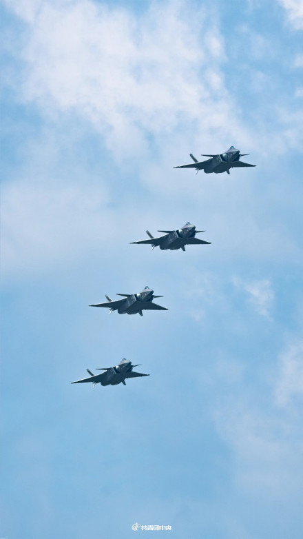 快收藏！空天利剑翱翔蓝天手机壁纸