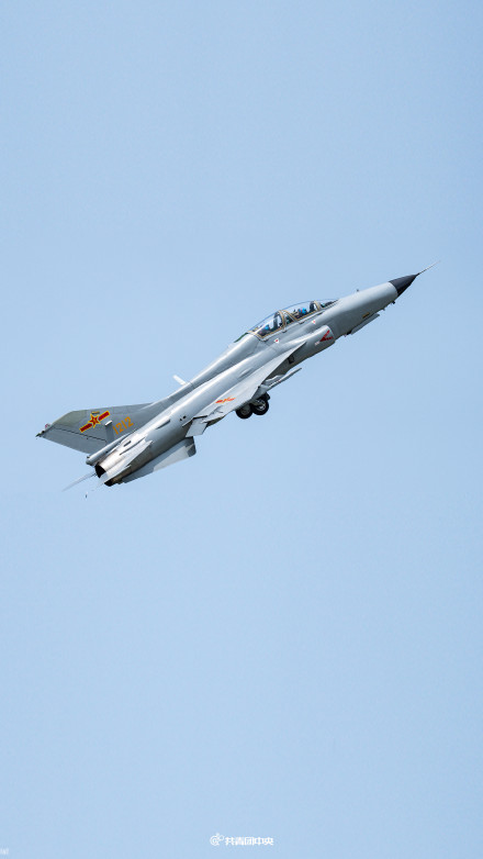 快收藏！空天利剑翱翔蓝天手机壁纸