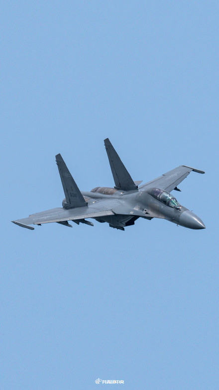 快收藏！空天利剑翱翔蓝天手机壁纸