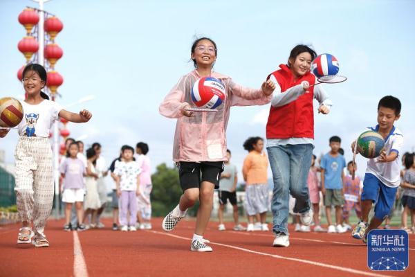 山东即墨:大学生“公益课堂”助力乡村孩子快乐度假 山东即墨:大学生“公益课堂”助力乡村孩子快乐度假